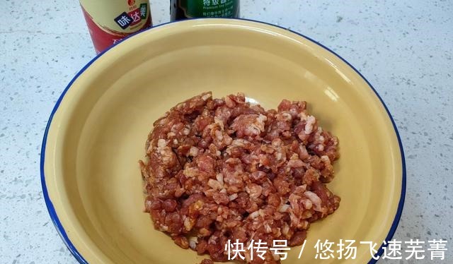 诀窍|调饺子馅时,先打水就错了,记住“盐水油”的诀窍,鲜嫩流汁!