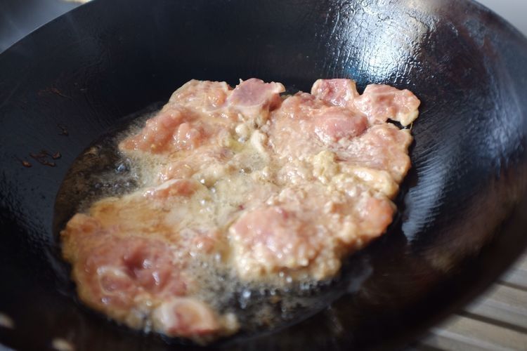 猪大排这样做嫩而不柴，酱香味浓郁，百吃不厌