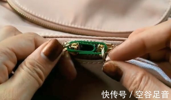 把回形针插在手机上,看到的都说聪明,解决了很多人都困扰的难题