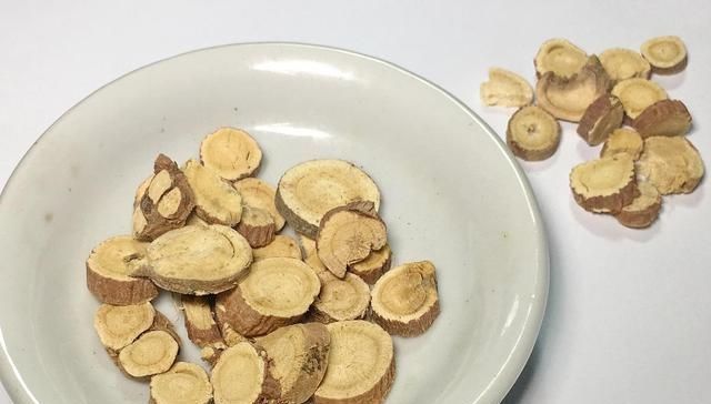  身体|枸杞和它“天生一对”，泡水喝，给肝肾“冲个澡”，气色也变好了