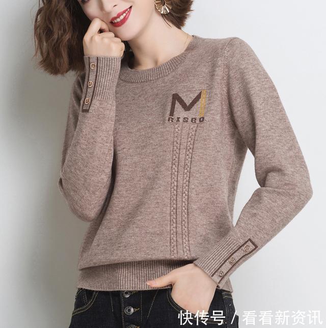 天冷了!三四十岁女人流行穿这样的针织衫,优
