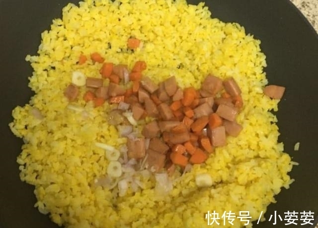 蛋清|这样做蛋炒饭太好吃了，只需多加这一步，米饭粒粒分开还都裹着蛋
