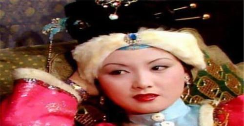 贾宝玉|秦可卿死后,贾宝玉为何口喷鲜血她对贾家的重要程度超乎想象