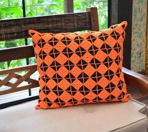 零线太多别浪费，试试钩一钩拼花抱枕，在家非常好用！附图解