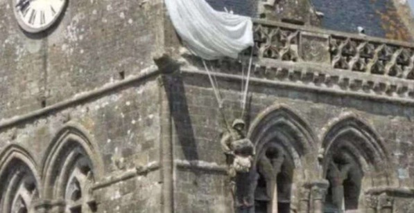 二战|二战最强“装死”兵，跳伞被挂教堂保住一命，这一挂就是76年