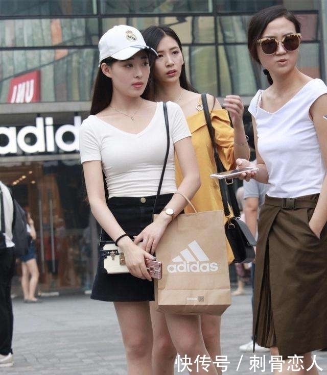 街拍 这种气质的美女, 看一眼就会想保护她