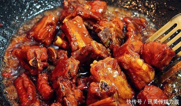 冰糖|炒糖色怎么做才更红亮?做好“四步”,糖色红亮不发黑,味道不苦