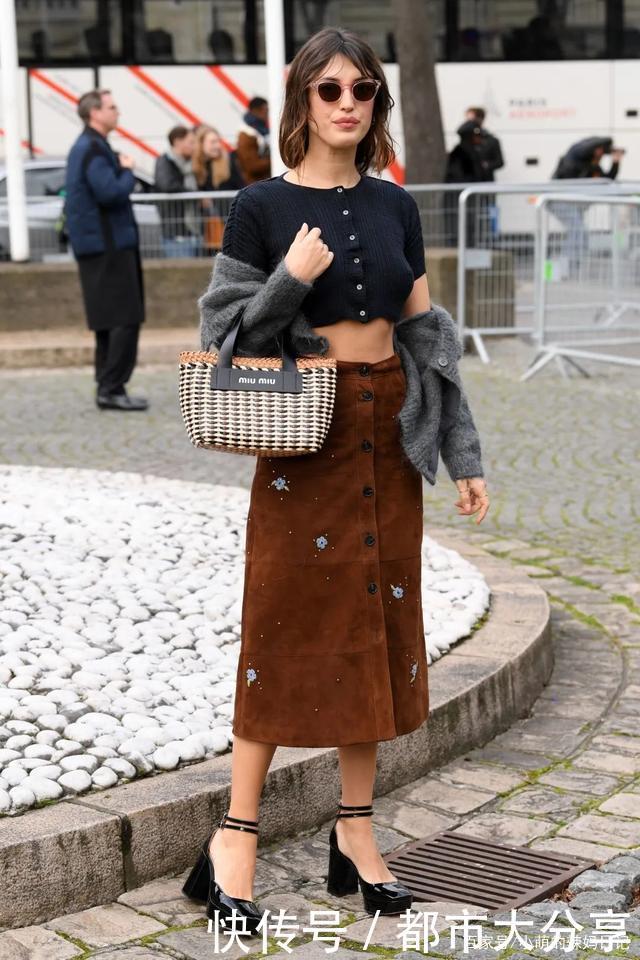 小白鞋过时了,今年流行这些鞋,不闷不勒,特适合“脚大”的女人