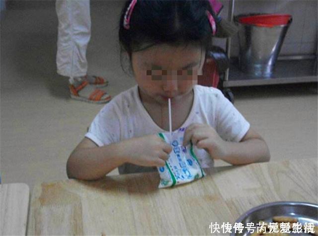 黑名单|这些“牛奶”既没营养又费钱,已被列入黑名单,很多孩子却天天喝