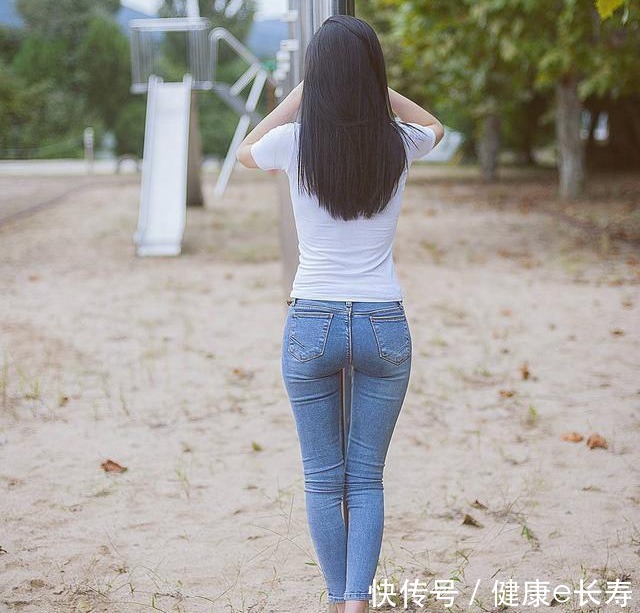  精致|牛仔裤的搭配带来精致的时尚魅力，更加立体显瘦