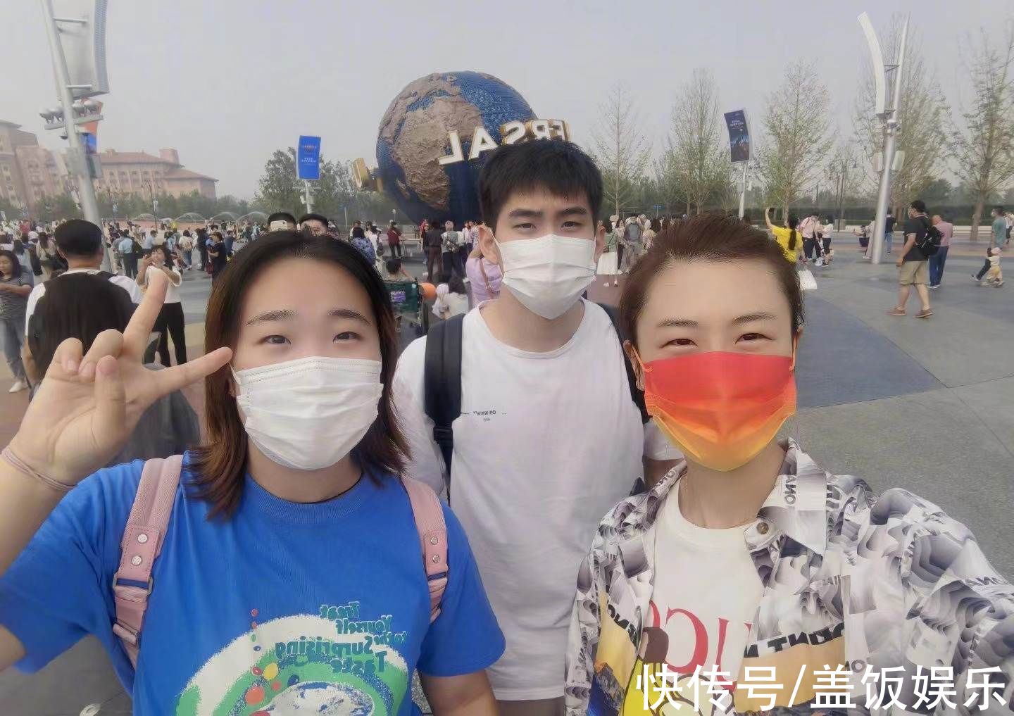 名将|国乒名将丁宁恋情疑曝光，与神秘男依偎牵手逛街，曾自曝从未恋爱