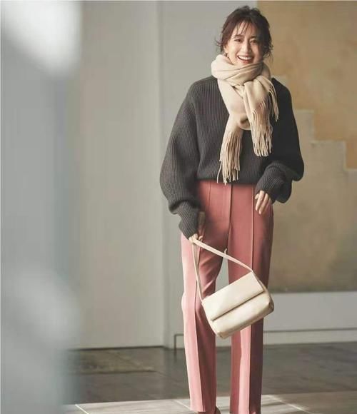  时髦|比黑白灰惊艳、比大地色时髦，最美的“疗愈色”穿搭，一眼就喜欢