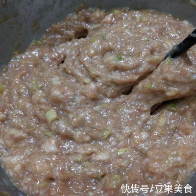  这道蒸蒸日上年夜菜：豆皮肉卷比大厨做的还好吃