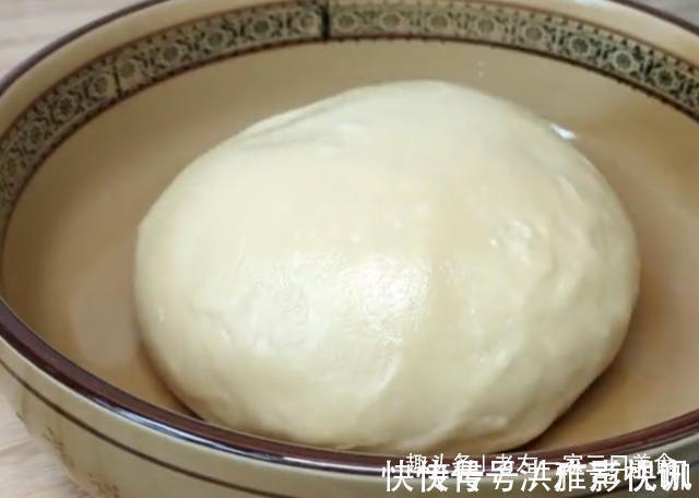 面粉别蒸馒头了，教你面包最好吃做法，松软拉丝，出锅瞬间被抢光