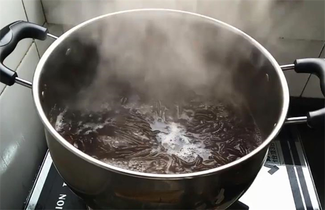 饭店的酸辣蕨根粉为什么做的那么好吃？其实做法很简单