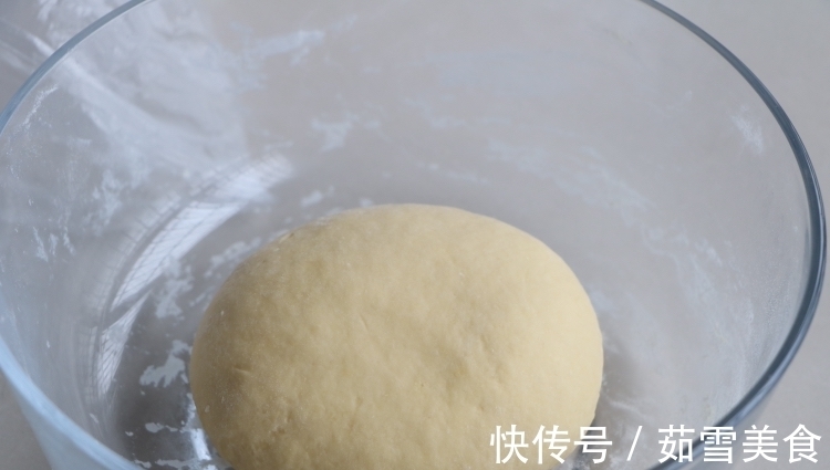 健康|面粉里加2个鸡蛋,不用蒸不用炸,健康好吃,女儿一口一个停不了