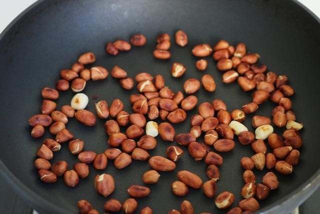 把1斤玉米面这样炒下,1周的早餐就有了,早起冲1碗,暖心又暖胃