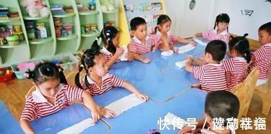 幼儿园|看完不想让孩子上幼儿园,孩子睡午觉都是被强迫的,至于这样吗