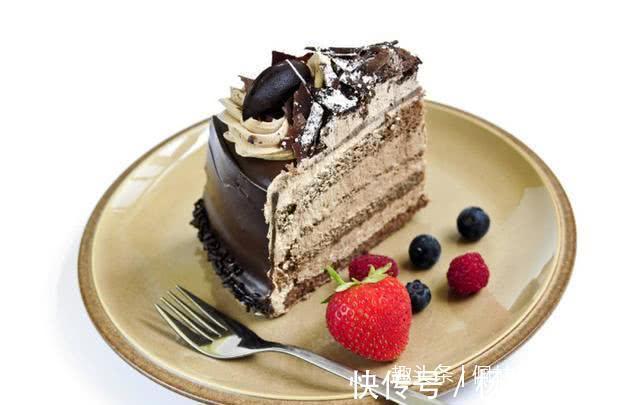 浓郁可口的巧克力霜饰,不花钱还能用蛋糕装阔,真开心!