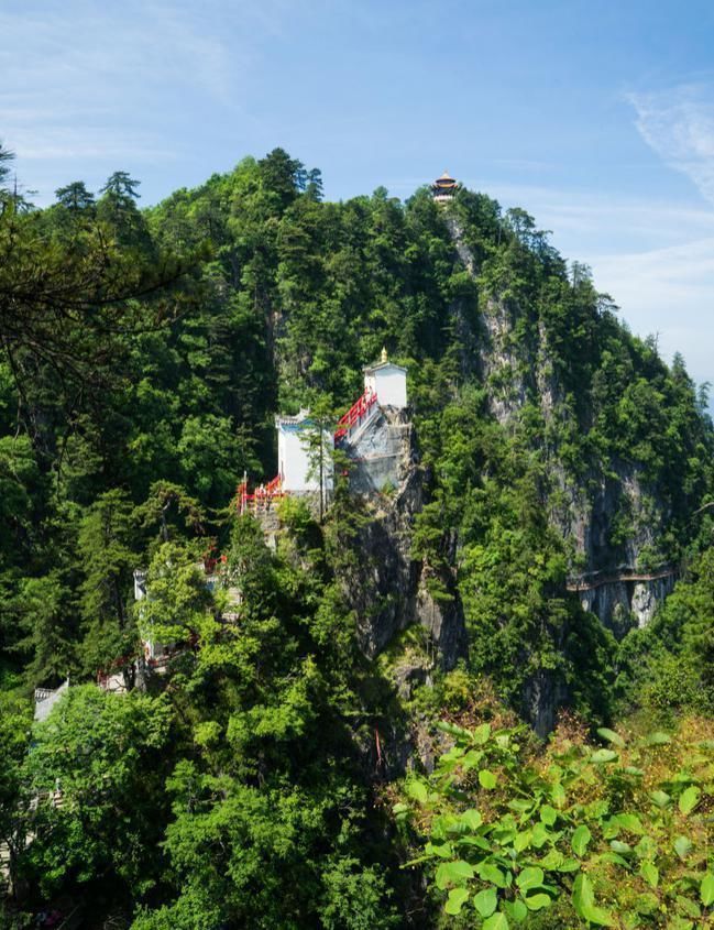 险峻|塔云山的上一颗明珠：只由四根柱子撑起，矗立1600米高空近500年