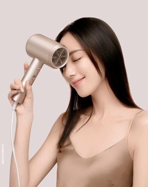 发膜|头发干燥怎么护理才能柔顺?把这些细节做好,发质自然回来