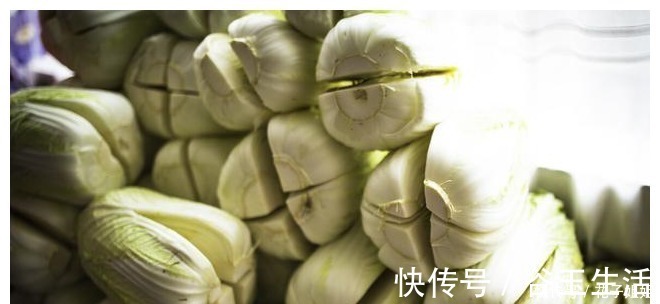 凉白开|腌酸菜，牢记3个技巧，酸菜不烂不生花，酸香脆爽超下饭！