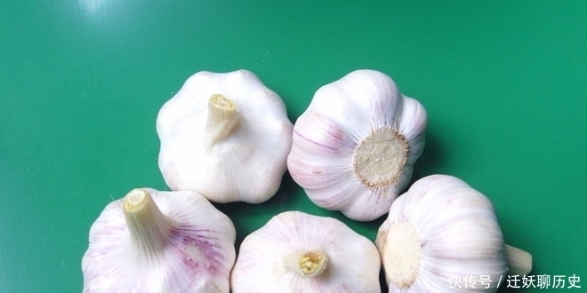 简单|大蒜保存原来如此简单,放1年不发芽不干瘪,网友:早不说