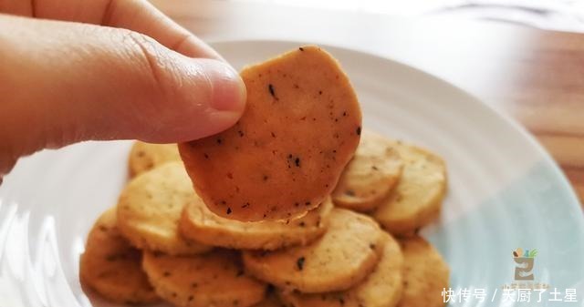 吃红茶的方法不同,加面粉做成红茶糕点,香不腻,酥去渣