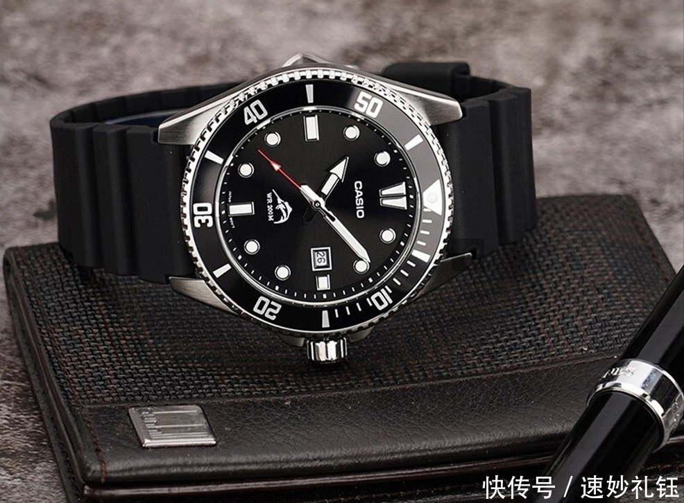 贝索斯|世界顶级富豪都戴什么腕表？有一款你肯定买得起