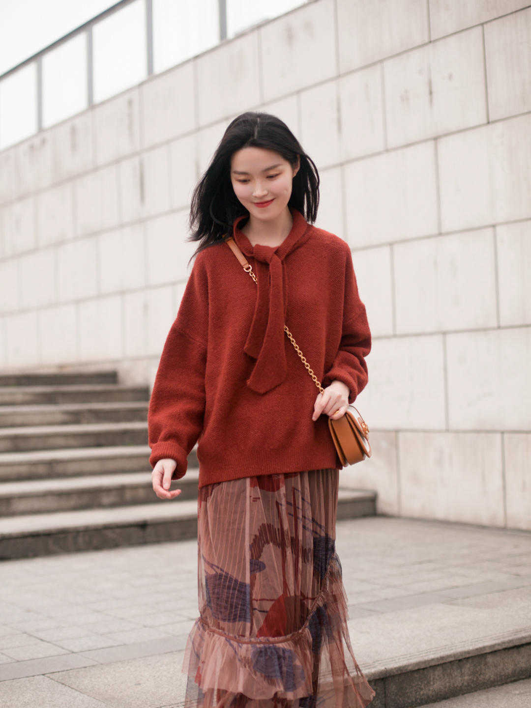 蕾丝|今年流行的毛衣+半裙,简直被这些时尚博主穿火了,太时髦了