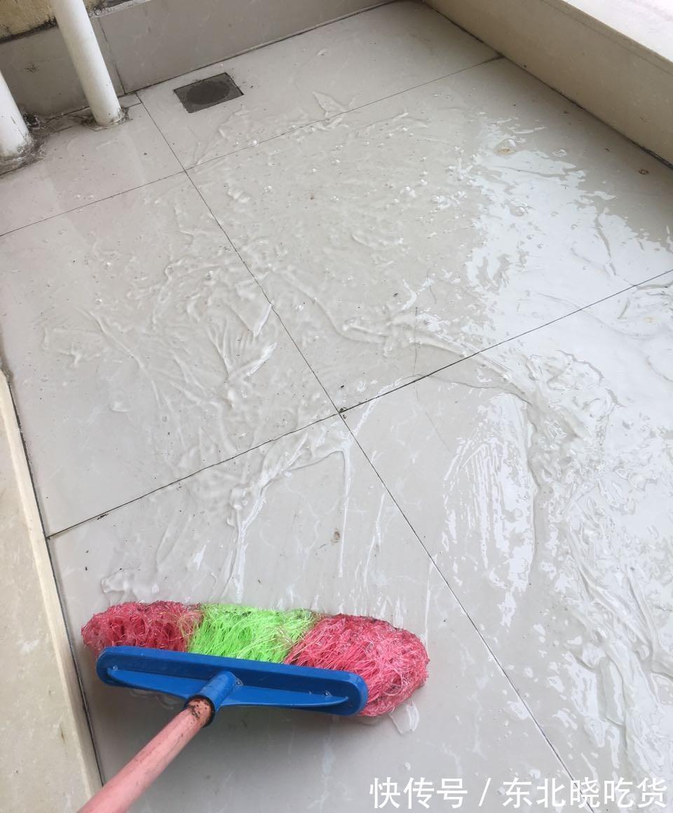 墙面|刚装修的卫生间漏水是什么原因?舍不得砸砖,可以用两种方法补漏