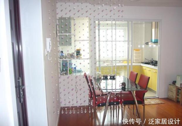 隔断|老婆说没钱就这样装修，用三根木条做客厅隔断，连石膏线都省了