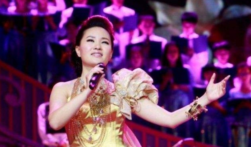 木兰舟&她是首位博士级歌唱家,曾12次登上春晚舞台,如今42岁风采依旧