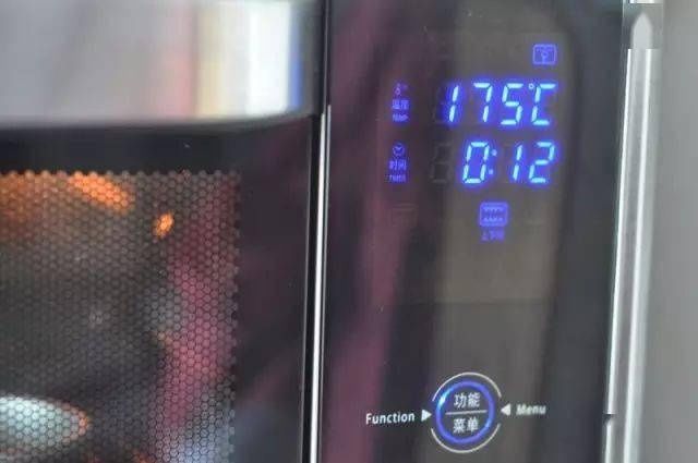 椰香小蛋糕的做法，满满的椰香，可以做给孩子吃！