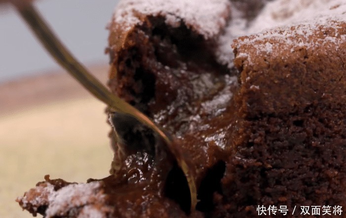 孩子|孩子爱吃的巧克力流心蛋糕,香甜味美,软嫩营养,吃了一次还想吃