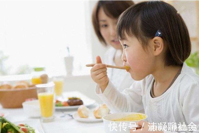 宝妈|两岁宝宝的主食变“大人饭”,儿科医生指出问题,宝妈幡然醒悟