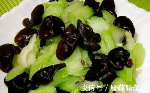 气色|黑木耳配上此物,子宫干净了,气色好了,女人不想满脸皱纹可尝试
