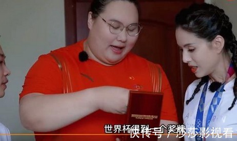 锦标赛|凡尔赛!李雯雯把金牌送给李若彤:这太贵重了,雯雯:我还有很多