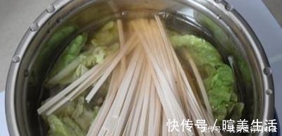 面条|你煮面条都是等到水开才下锅?那你煮面肯定难吃,正确方法在这呢