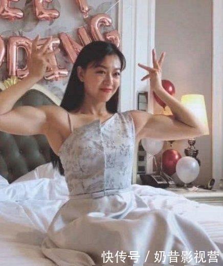 最好看的伴娘，抬起双手的时候，伴郎们表示：怕了怕了！