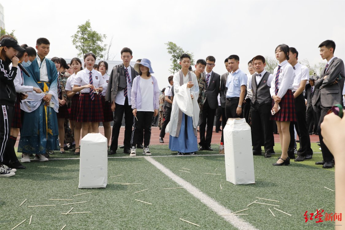 学子|草地赛龙舟、射五毒、钓粽子……迎端午过佳节，这些学子真会玩儿！