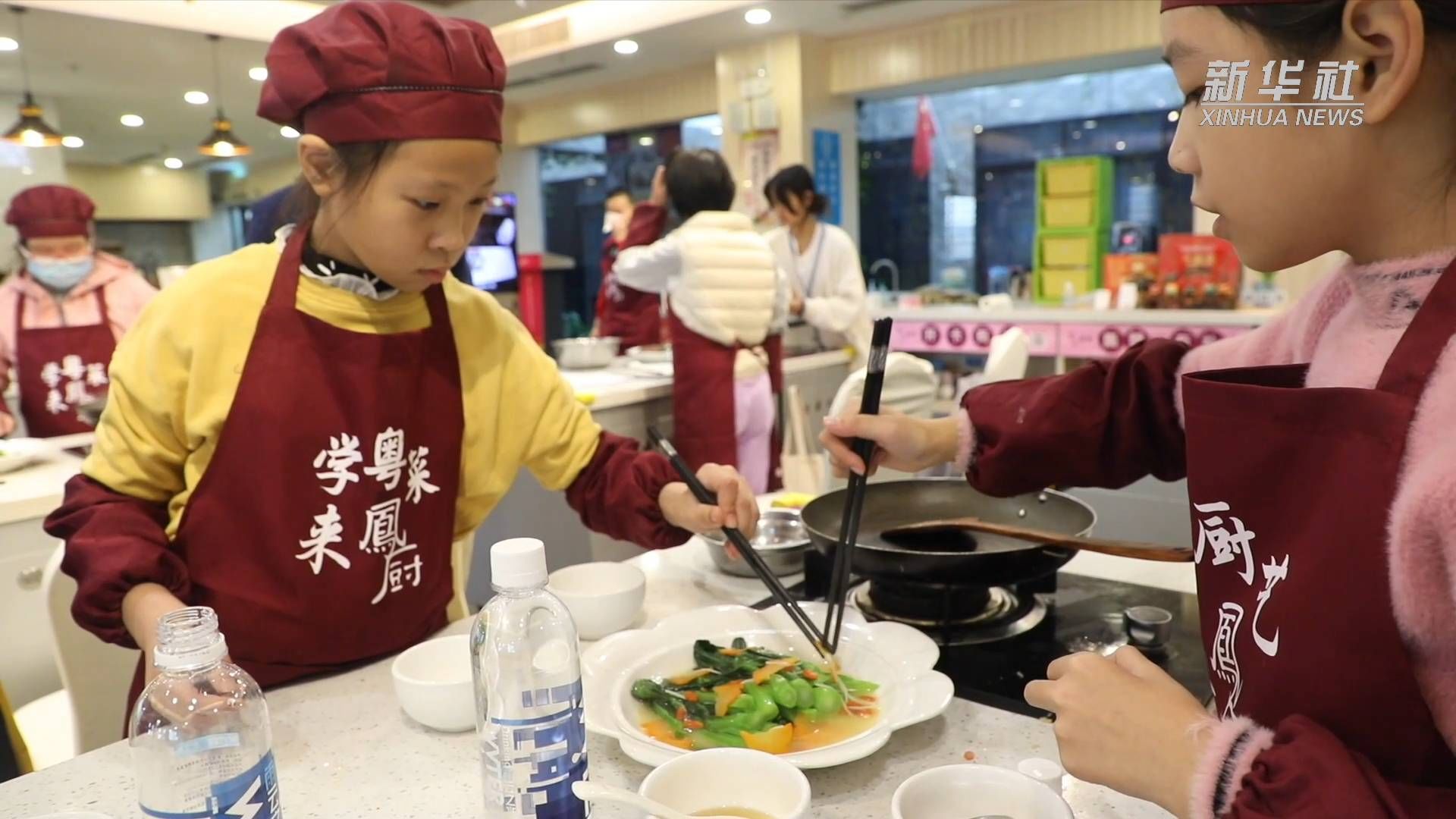 李嘉乐|馋了！来看看世界美食之都“小厨神”的年夜饭