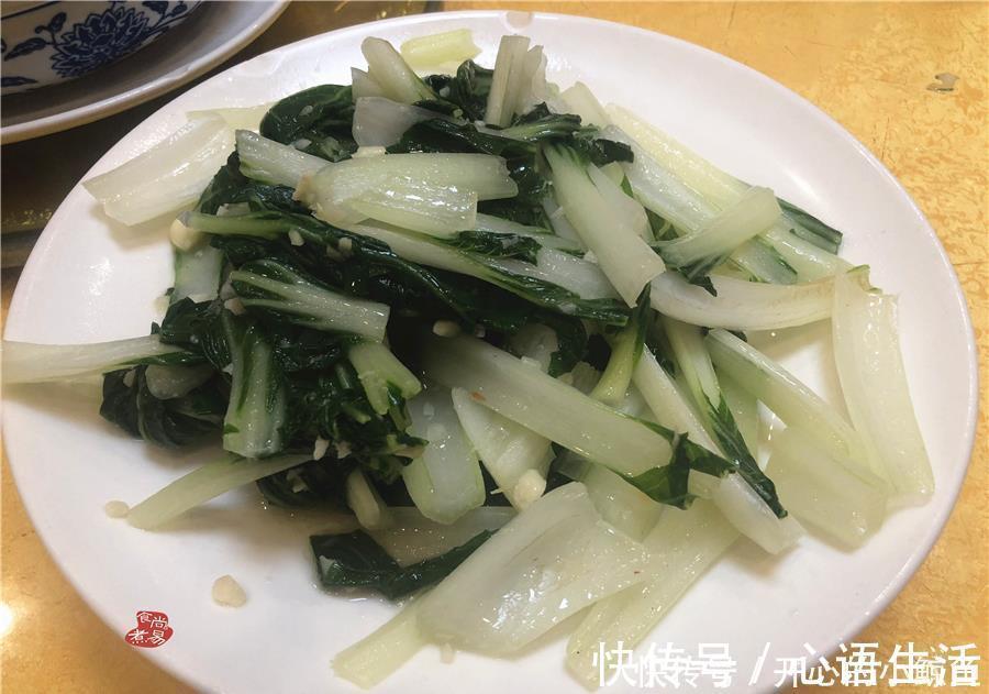 亲戚请吃饭，表姐提前抢着去买单，5人花了210，爸妈满足吃到撑