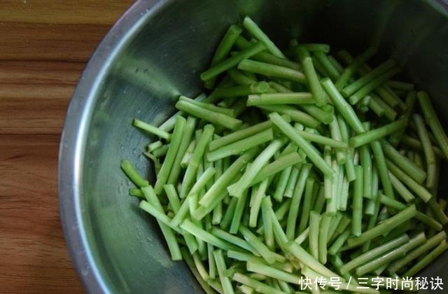  和腊肉一起|真正的“刮油菜”是它，营养极高，是药也是菜，肠道越来越通畅