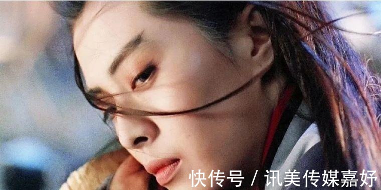 气质女神|气质女神都爱的中分发型,看看你到底适合它吗?