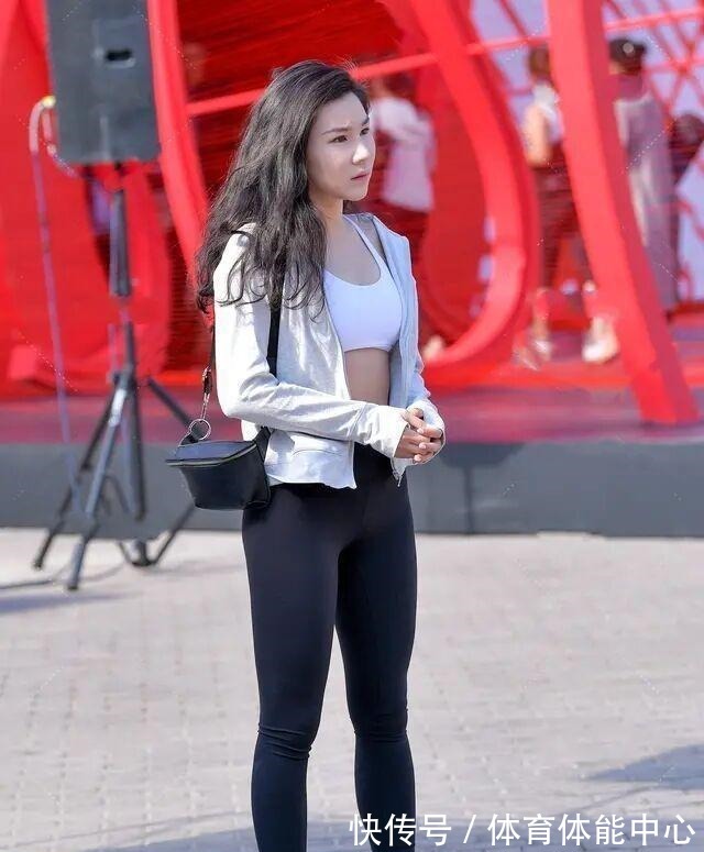 包臀型 清秀可人的瑜伽裤美女,简单搭配就能让造型美感进阶,显瘦增高!