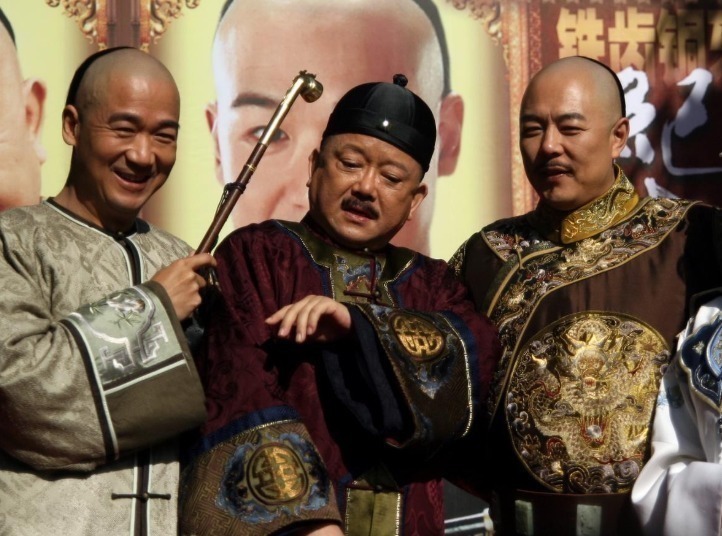 对联@纪晓岚写了一副春联,主人吓出一身冷汗,乾隆立刻召他进宫解释