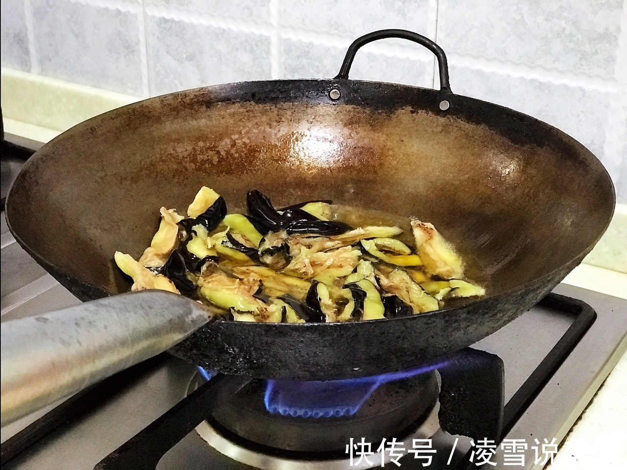 一道拿肉都不换的家常菜，做法简单，看着就想吃
