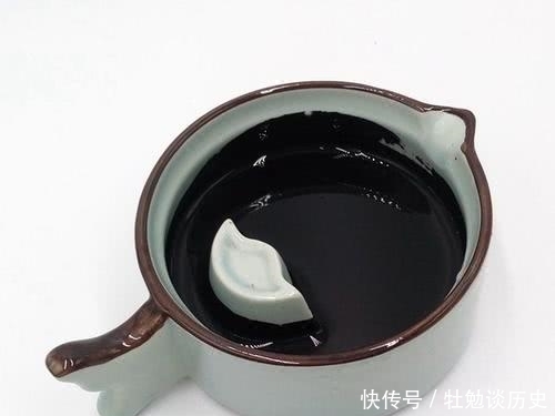 细腻|墨,黑土也,细腻光滑,带有点点墨香,入纸而无声,自有美名传