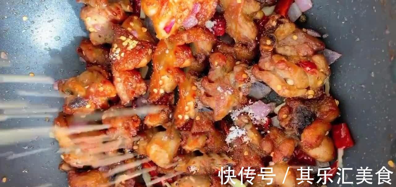 四川厨师教你做辣子鸡，2只鸡腿满满1大盘，香辣刺鼻麻辣入味